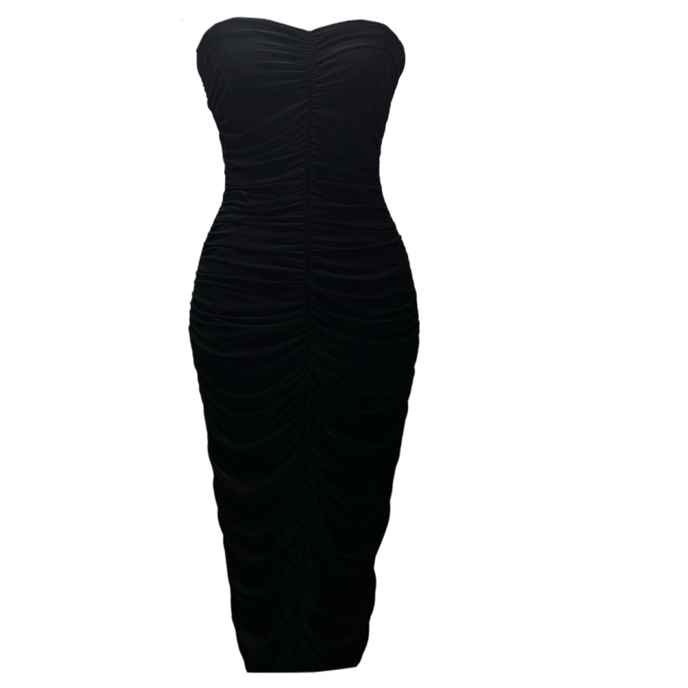 Black strapless bodycon ruched dress, fitted bust, and ruched
